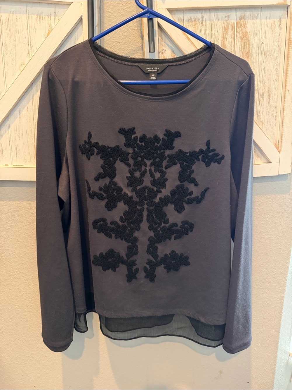 Simply Vera Black Embroidered Long-Sleeve sweatshirt pretty design ptp 23
